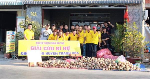 Long An: Chùa Ân Thọ “giải cứu” 5 tấn bí đỏ giúp nông dân