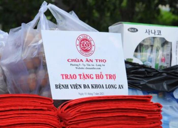 [Video] Ban Trị sự GHPGVN huyện Thạnh Hóa và Chùa Ân Thọ trao tặng hỗ trợ Bệnh viện đa khoa Long An