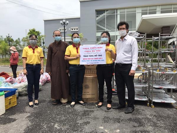 Chùa Thiền Bửu và Chùa Ân Thọ tặng quà hỗ trợ Bệnh viện Dã chiến số 5 tại huyện Mộc Hóa và khu cách ly tập trung tại TX Kiến Tường