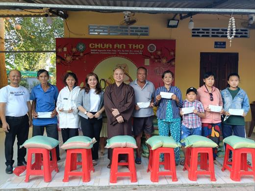 Công ty TNHH Cao Phát trao 50 phần quà cho bà con có hoàn cảnh khó khăn trên địa bàn phường 5