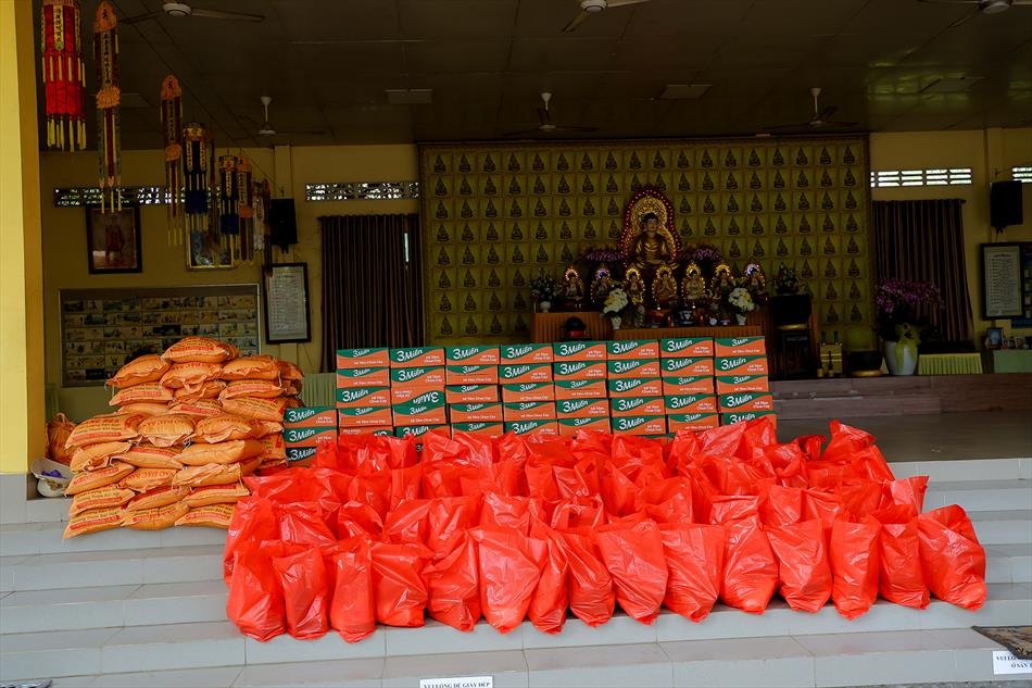 NHÓM BẠN PHÂN BÓN LONG AN TẶNG QUÀ TỪ THIỆN TẠI CHÙA ÂN THỌ