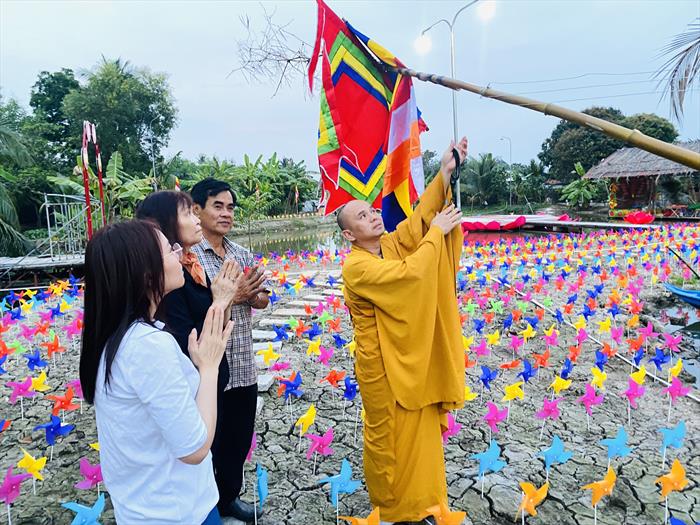 Cây nêu ngày Tết tại chùa Ân Thọ