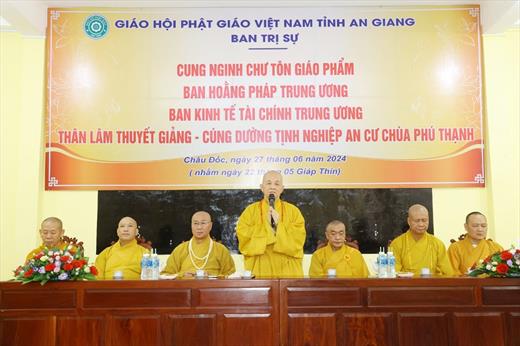 An Giang: Ban Hoằng pháp và Ban Kinh tế Tài chính Trung ương GHPGVN thăm trường hạ nhân mùa An cư Kiết hạ PL.2568