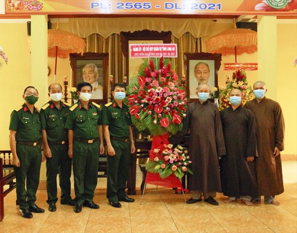 Bộ Chỉ huy Quân sự tỉnh chúc mừng ngày lễ Phật đản tại Ban Trị sự GHPGVN tỉnh Long An