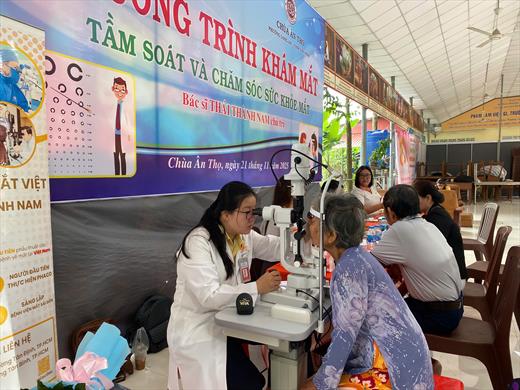 CHÙA ÂN THỌ PHỐI HỢP BỆNH VIỆN MẮT VIỆT TỔ CHỨC KHÁM, TẦM SOÁT BỆNH LÝ VỀ MẮT MIỄN PHÍ 