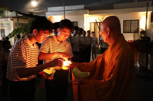 ĐÊM THẮP NẾN TRI ÂN TRONG KHÓA TU MÙA HÈ 2025 TẠI TRƯỜNG BỒ ĐỀ PHƯƠNG DUY