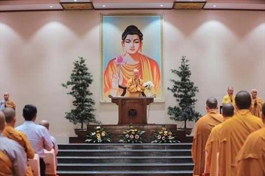 Đức Đệ tứ Pháp chủ, Viện trưởng Học viện thăm và trao học bổng Đức Nhuận, quỹ bảo trợ Sanskrit tại Học viện PGVN TP.HCM