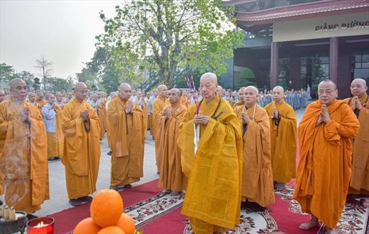 Đức Pháp chủ GHPGVN quang lâm Học viện Phật giáo VN tại TP.HCM chứng minh Lễ Thành đạo