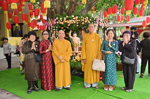 Hình ảnh ngày Phật đản 2025 tại chùa Ân Thọ: buổi sáng và chiều