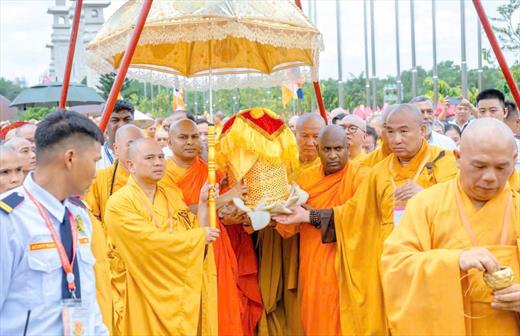 HOẠT ĐỘNG CHÀO MỪNG ĐẠI LỄ PHẬT ĐẢN VESAK 2025 CỦA CHÙA ÂN THỌ HOẠT ĐỘNG CHÀO MỪNG ĐẠI LỄ PHẬT ĐẢN VESAK 2025 CỦA CHÙA ÂN THỌ