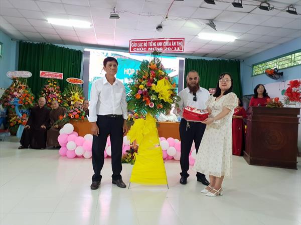 CLB tiếng Anh Chùa Ân Thọ tham dự lễ nhà giáo tại trường Bồ Đề Phương Duy
