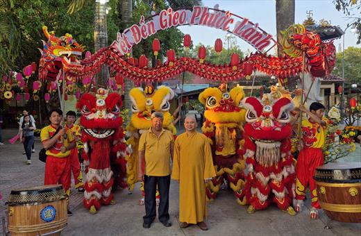 LÂN MỪNG XUÂN MÙNG 4 TẾT