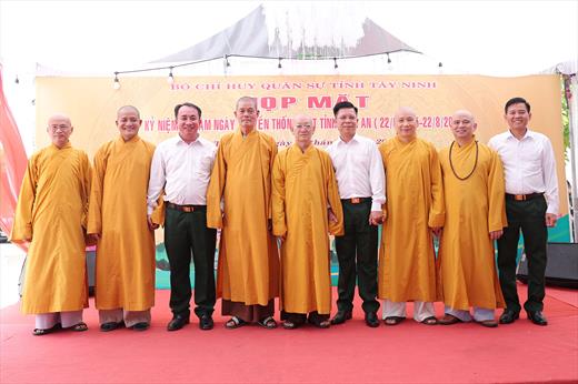 Lãnh đạo Giáo hội Phật giáo tỉnh Tây Ninh tham dự họp mặt kỷ niệm 80 năm Ngày truyền thống Lực lượng vũ trang Long An