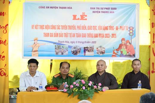 Lễ ký kết về an toàn giao thông giữa Giáo hội Phật giáo huyện và Công an huyện Thạnh Hoá