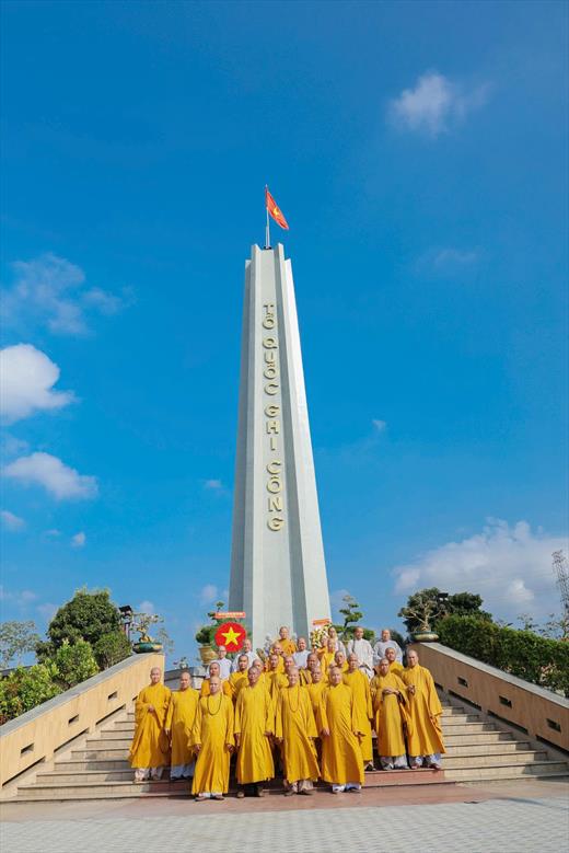 LỄ VIẾNG NGHĨA TRANG LIỆT SĨ NHÂN ĐẠI HỘI ĐẠI BIỂU PHẬT GIÁO TỈNH TÂY NINH LẦN THỨ NHẤT