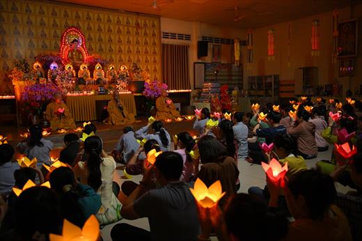 TẾT NGUYÊN TIÊU: LỄ HỘI HOA ĐĂNG, VĂN NGHỆ VÀ CHỢ BÁNH TẠI CHÙA ÂN THỌ