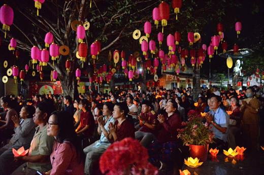 TẾT NGUYÊN TIÊU: LỄ HỘI HOA ĐĂNG, VĂN NGHỆ VÀ CHỢ BÁNH TẠI CHÙA ÂN THỌ