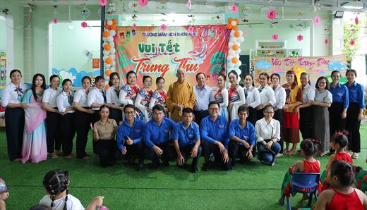 TRAO TẶNG QUÀ TRUNG THU CHO HỌC SINH 2 TRƯỜNG TIỂU HỌC VÀ MẦM NON NHƠN NINH