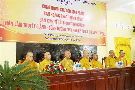 Video - An Giang: Ban Hoằng pháp và Ban KT-TC T.Ư GHPGVN thăm trường hạ nhân mùa an cư kiết hạ PL.2568