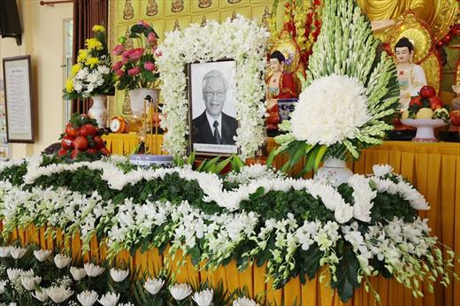 LONG AN TV - Người dân Long An đến chùa tưởng nhớ Tổng Bí thư Nguyễn Phú Trọng