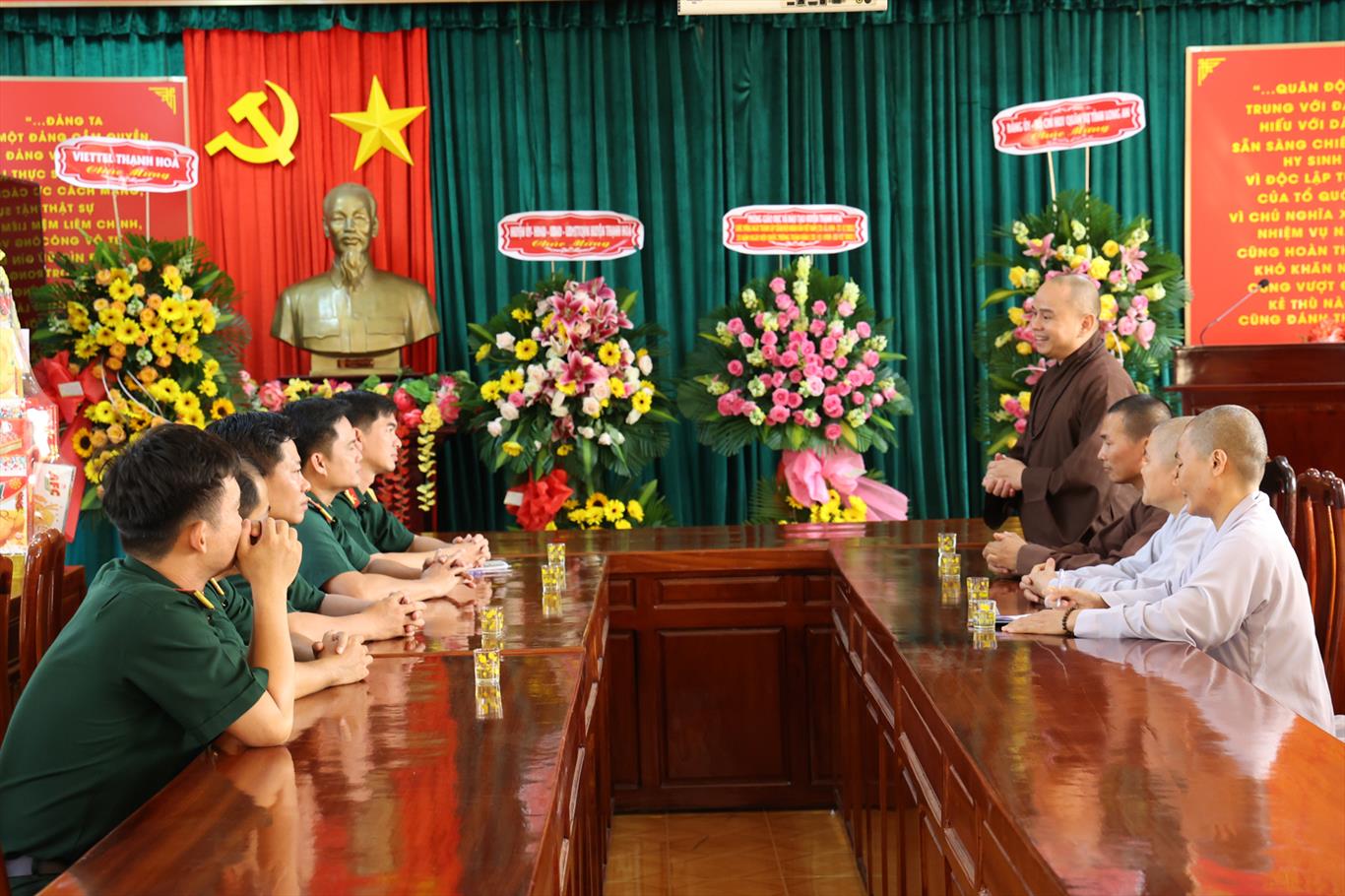 Ban Trị sự Phật giáo huyện Thạnh Hóa chúc mừng ngày thành lập Quân đội Nhân dân Việt Nam
