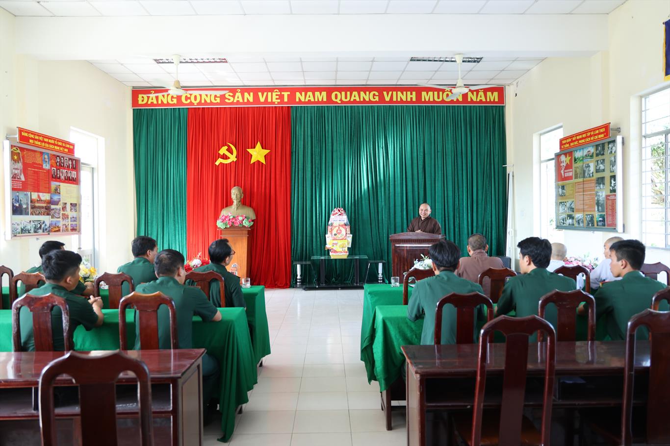 Ban Trị sự Phật giáo huyện Thạnh Hóa chúc mừng ngày thành lập Quân đội Nhân dân Việt Nam