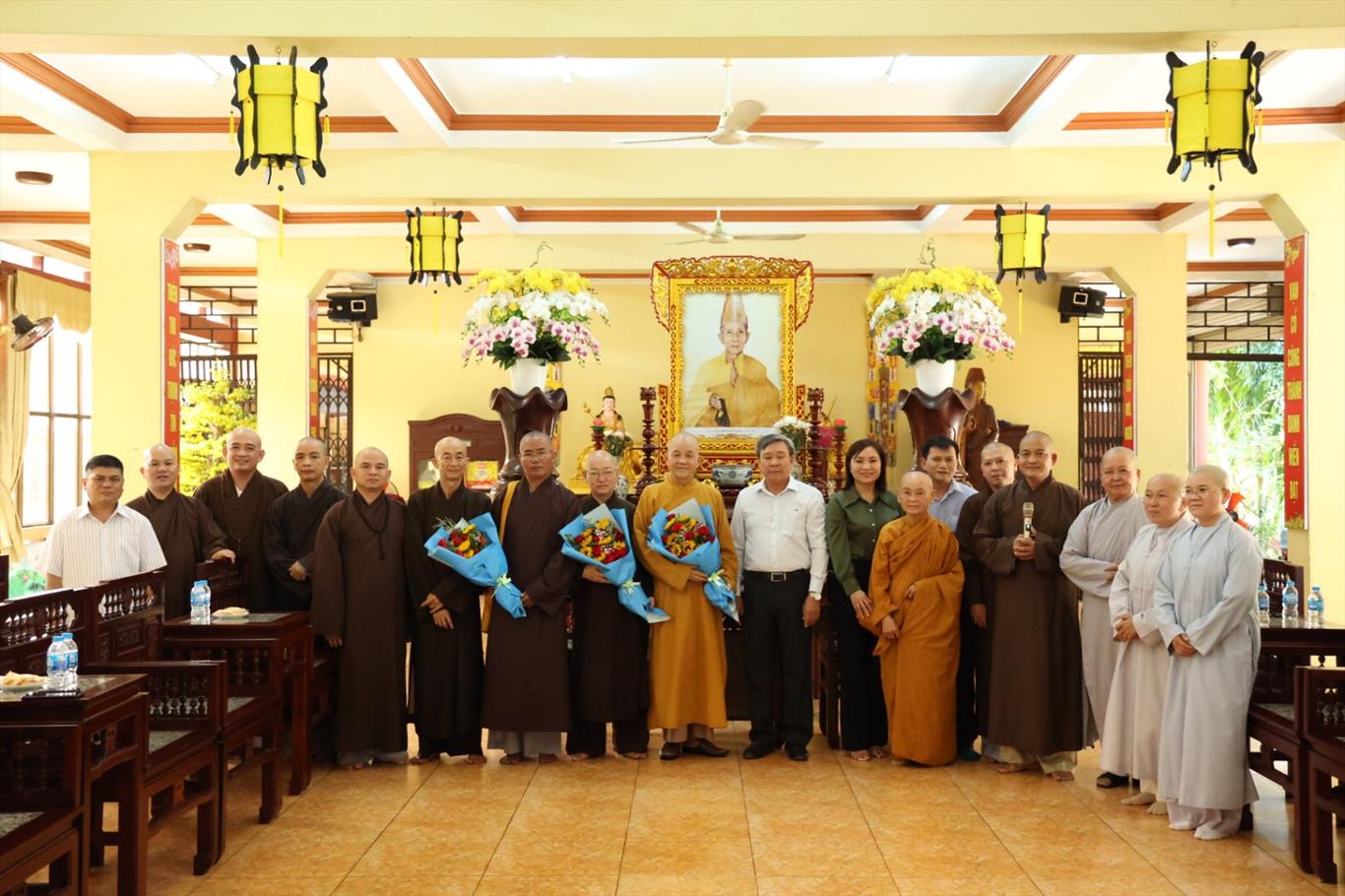 Chính quyền tỉnh chúc mừng và tiễn đoàn đại biểu Phật giáo tỉnh Long An tham dự Đại hội đại biểu toàn quốc tại Hà Nội