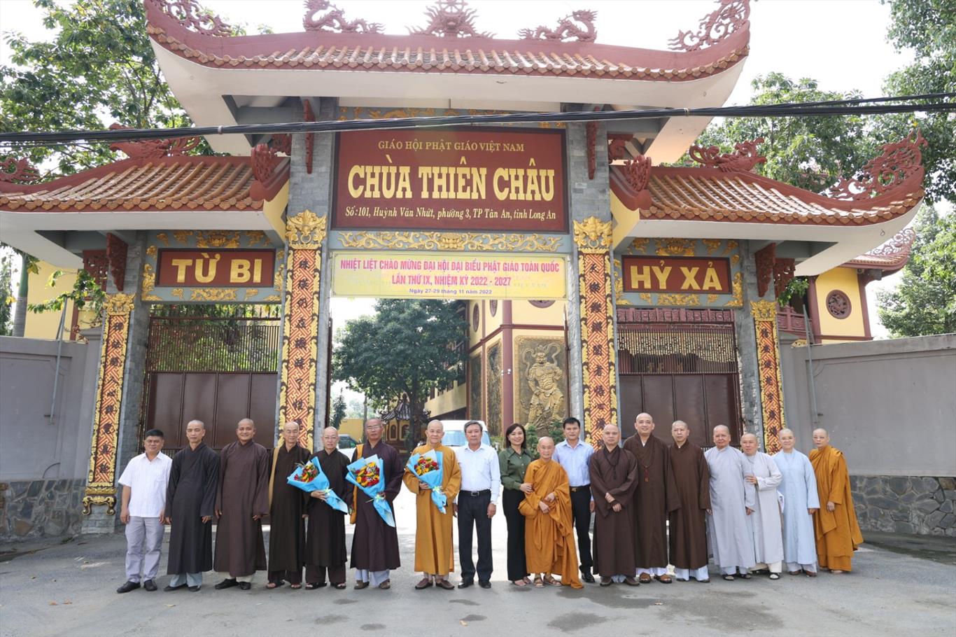 Chính quyền tỉnh chúc mừng và tiễn đoàn đại biểu Phật giáo tỉnh Long An tham dự Đại hội đại biểu toàn quốc tại Hà Nội
