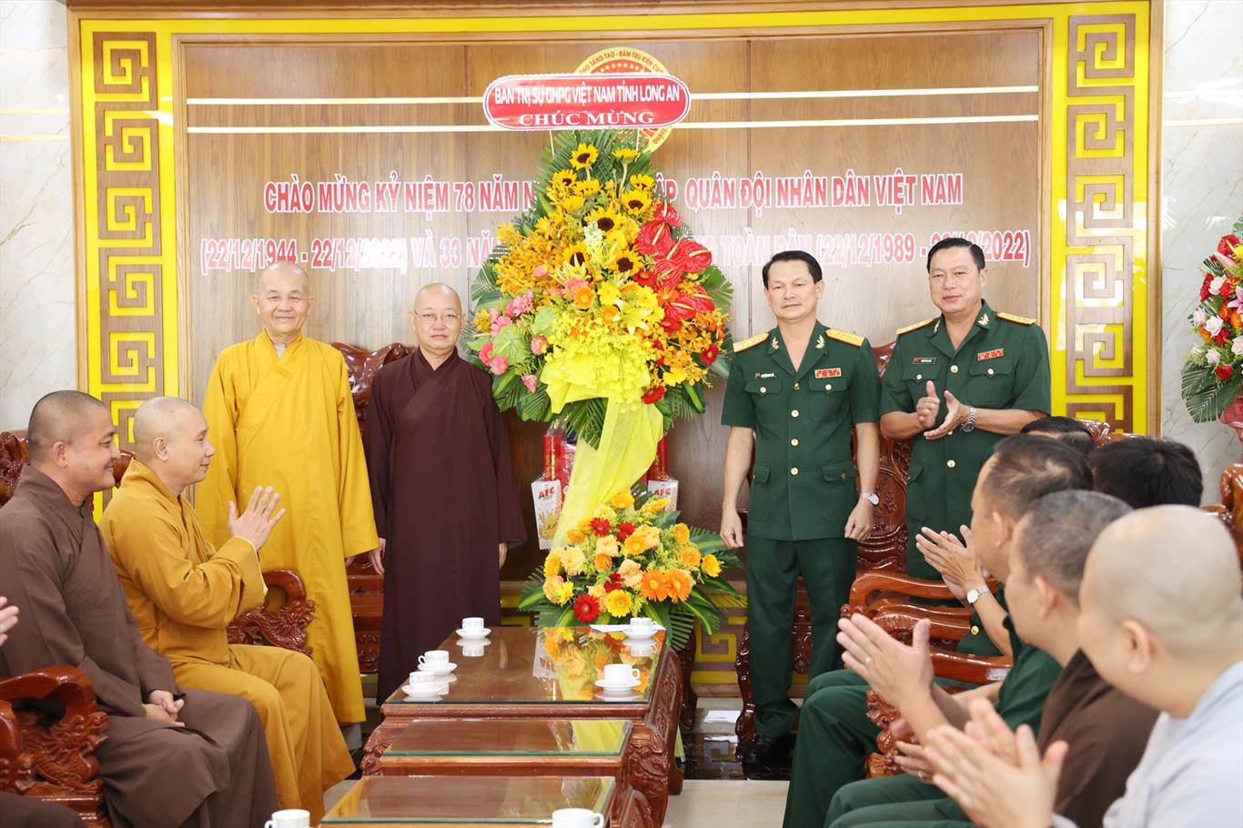 Giáo hội Phật giáo tỉnh Long An và các huyện chúc mừng ngày thành lập Quân đội Nhân dân Việt Nam