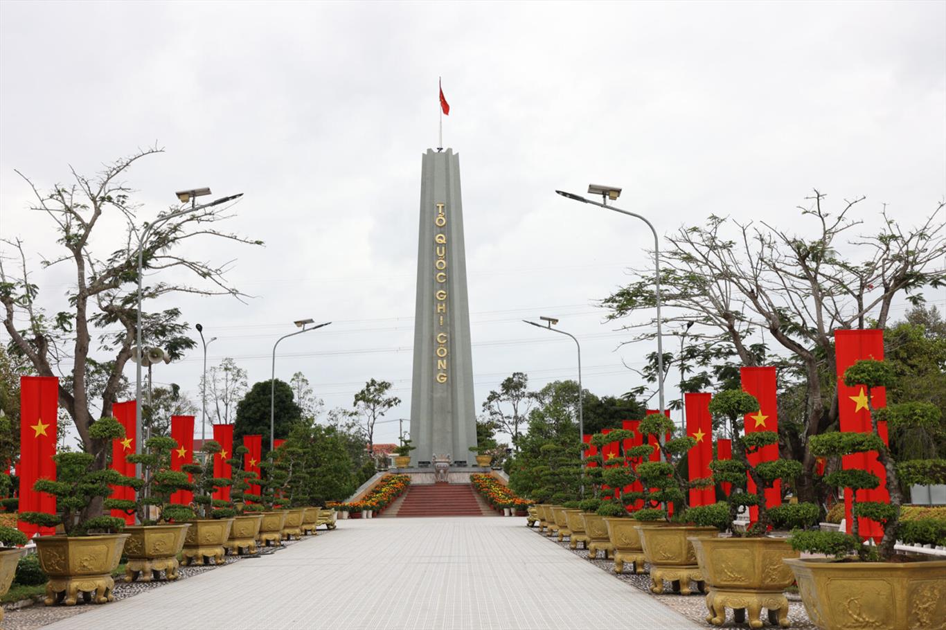 Lễ tưởng niệm Anh hùng Liệt sĩ tại nghĩa trang Liệt sĩ tỉnh Long An nhân Tết dân tộc 2023
