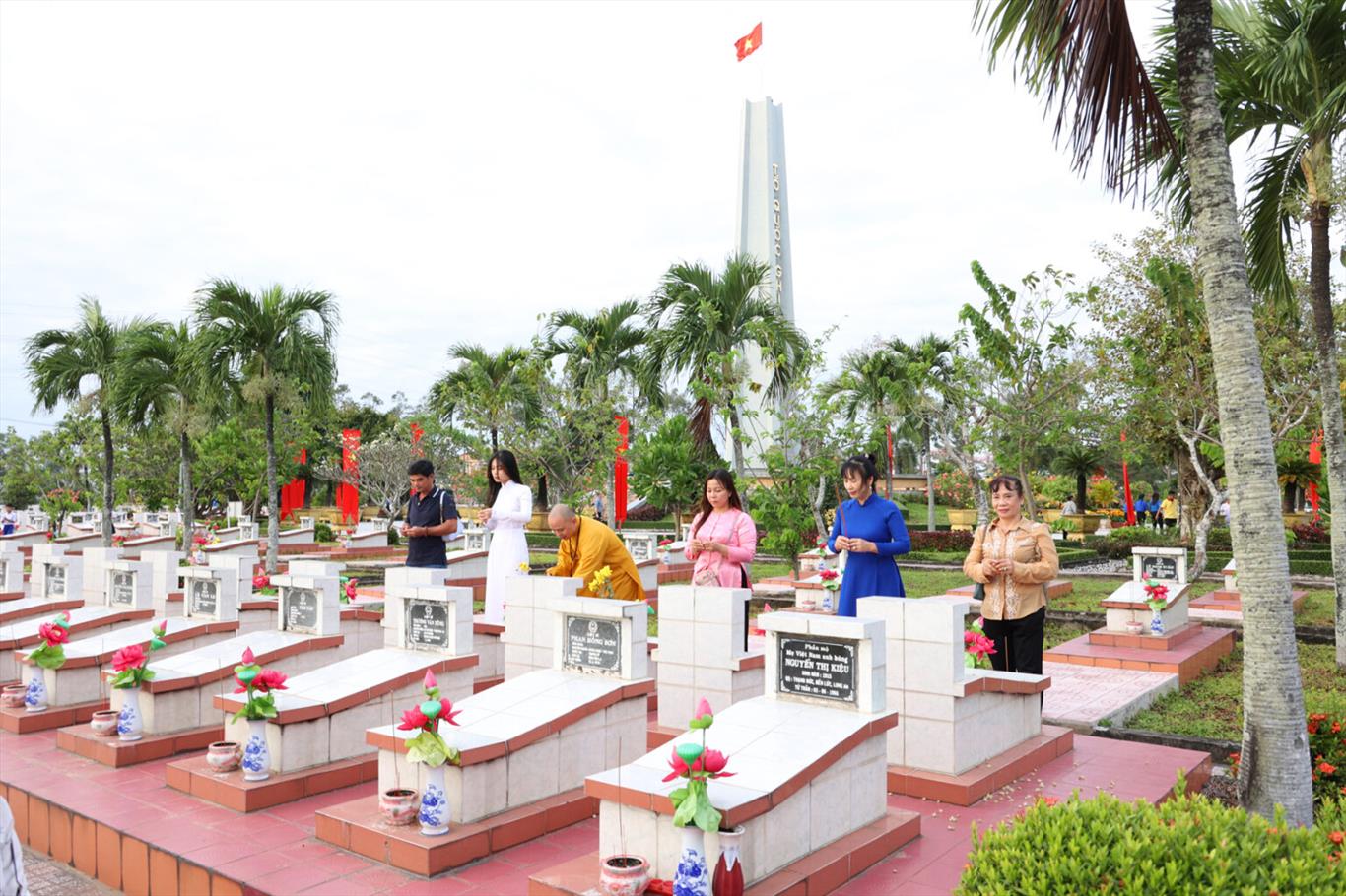 Lễ tưởng niệm Anh hùng Liệt sĩ tại nghĩa trang Liệt sĩ tỉnh Long An nhân Tết dân tộc 2023