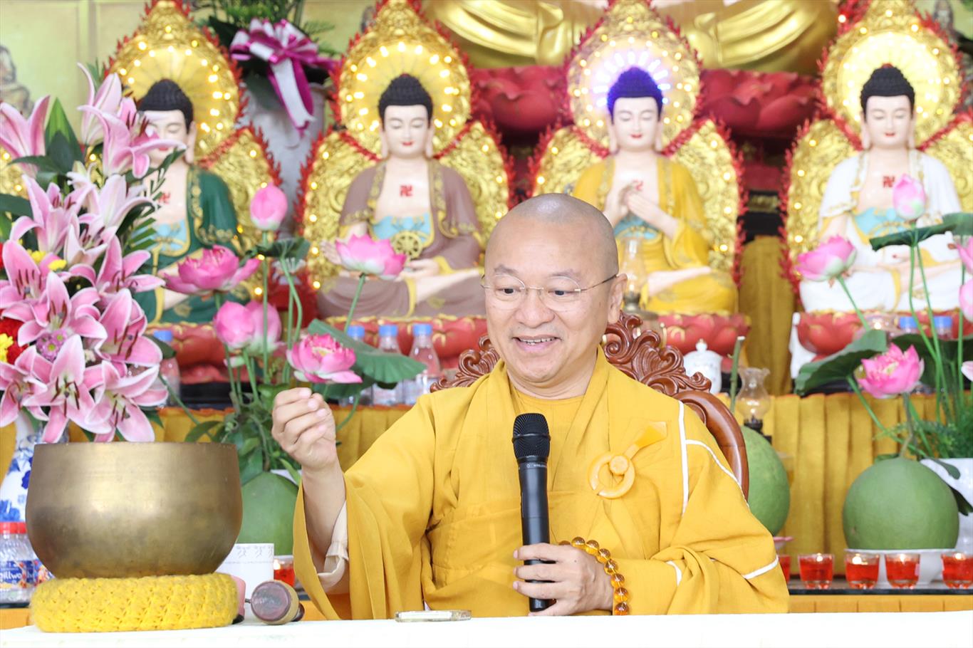 Thượng tọa Thích Nhật Từ thuyết giảng & Quỹ Đạo Phật Ngày Nay cúng dường, tặng từ thiện tại chùa Ân Thọ