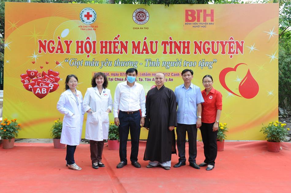 [Hình ảnh] Thầy trụ trì chùa Ân Thọ tham gia hiến máu tình nguyện đợt 3