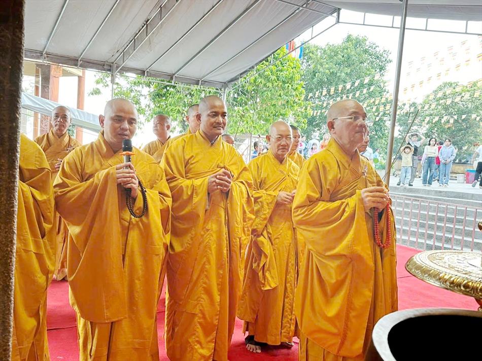 Ban Trị sự GHPGVN tỉnh Long An và Trường Trung cấp Phật học Long An viếng tang Cố Ni trưởng Thích nữ Diệu Nghĩa Ban Trị sự GHPGVN tỉnh Long An và Trường Trung cấp Phật học Long An viếng tang Cố Ni trưởng Thích nữ Diệu Nghĩa