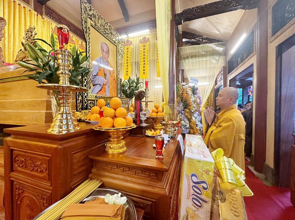 Ban Trị sự GHPGVN tỉnh Long An và Trường Trung cấp Phật học Long An viếng tang Cố Ni trưởng Thích nữ Diệu Nghĩa Ban Trị sự GHPGVN tỉnh Long An và Trường Trung cấp Phật học Long An viếng tang Cố Ni trưởng Thích nữ Diệu Nghĩa