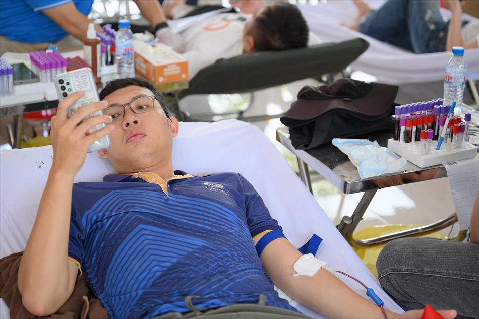 6 HIẾN MÁU TƯƠI ĐẸP 6 HIẾN MÁU TƯƠI ĐẸP