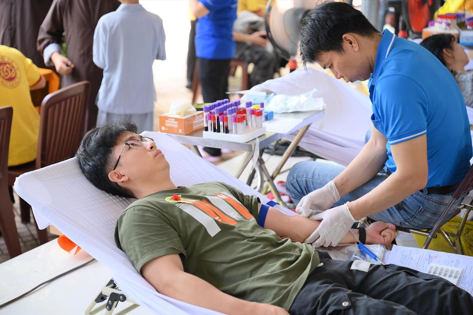 6 HIẾN MÁU TƯƠI ĐẸP 6 HIẾN MÁU TƯƠI ĐẸP