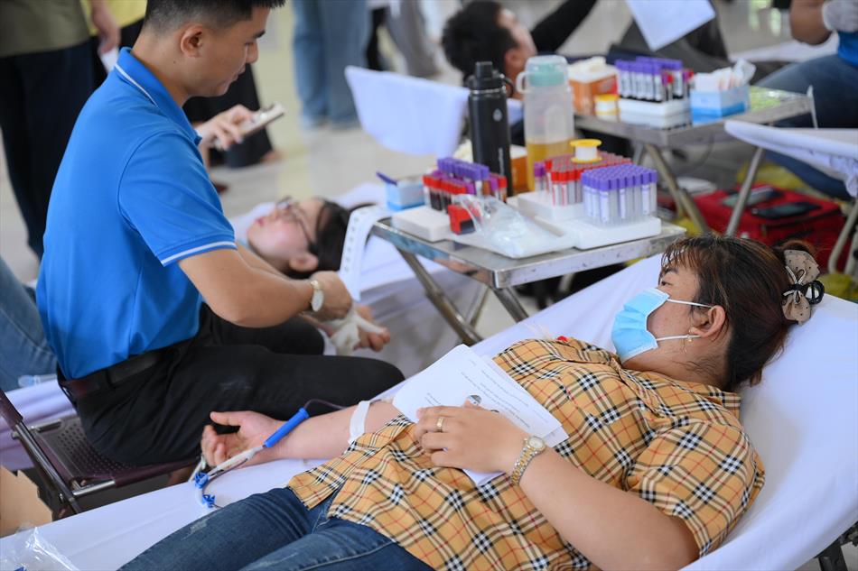 6 HIẾN MÁU TƯƠI ĐẸP 6 HIẾN MÁU TƯƠI ĐẸP