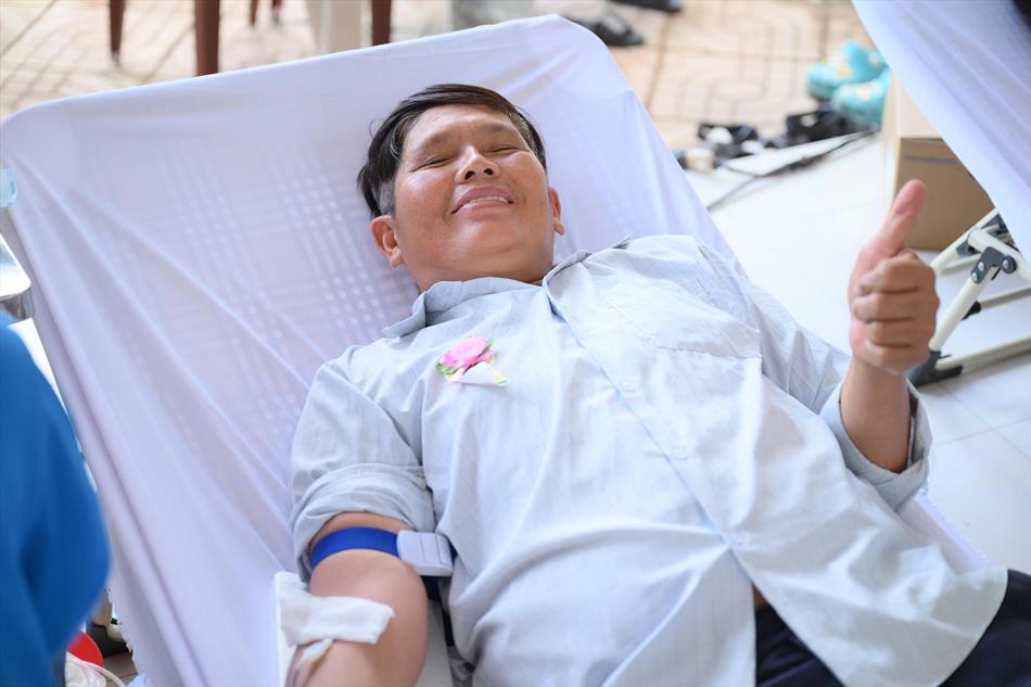 6 HIẾN MÁU TƯƠI ĐẸP 6 HIẾN MÁU TƯƠI ĐẸP