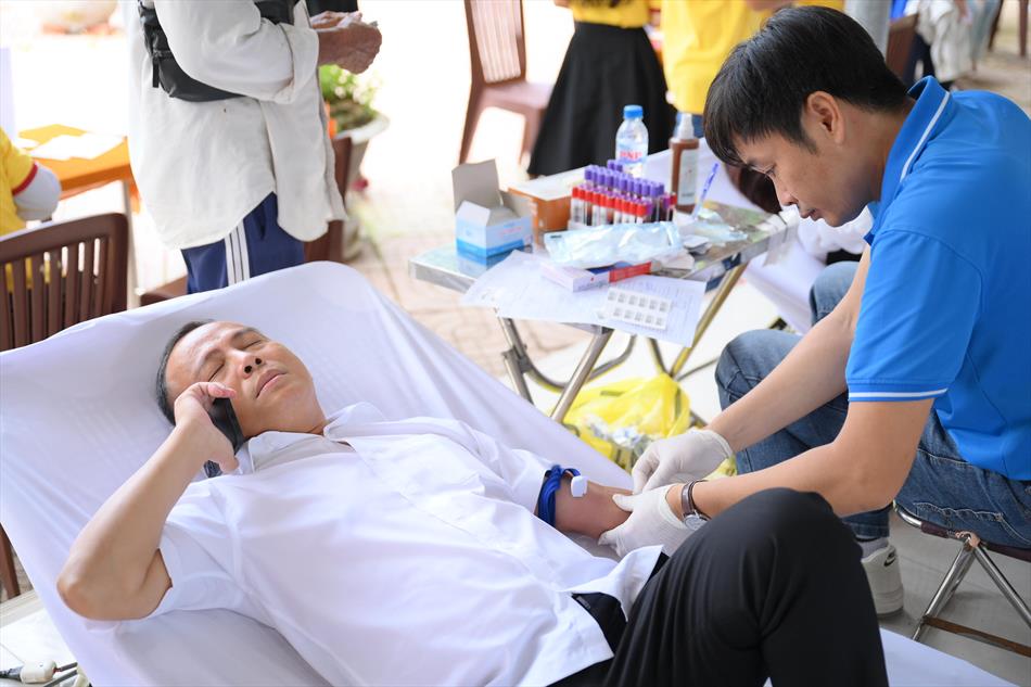 6 HIẾN MÁU TƯƠI ĐẸP 6 HIẾN MÁU TƯƠI ĐẸP