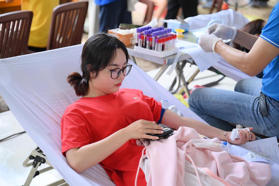 6 HIẾN MÁU TƯƠI ĐẸP 6 HIẾN MÁU TƯƠI ĐẸP