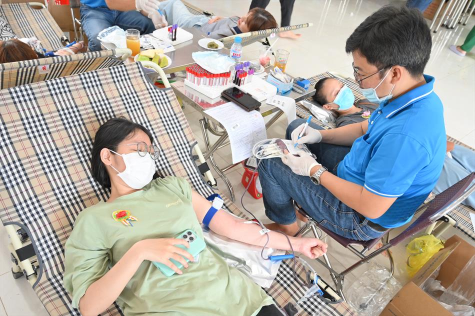 6 HIẾN MÁU TƯƠI ĐẸP 6 HIẾN MÁU TƯƠI ĐẸP