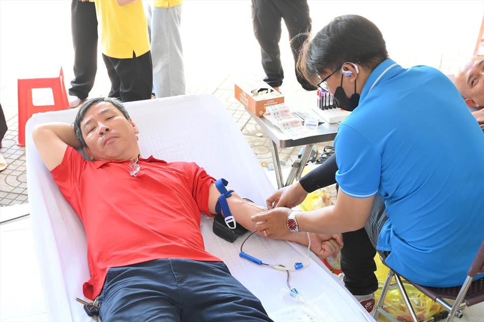 6 HIẾN MÁU TƯƠI ĐẸP 6 HIẾN MÁU TƯƠI ĐẸP