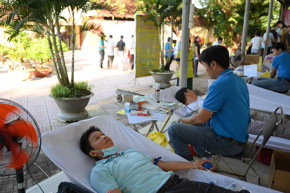 6 HIẾN MÁU TƯƠI ĐẸP 6 HIẾN MÁU TƯƠI ĐẸP