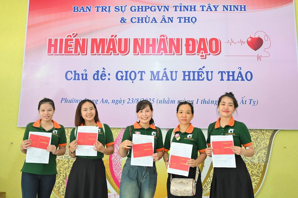 10 KHOẢNH KHẮC ĐÁNG NHỚ 10 KHOẢNH KHẮC ĐÁNG NHỚ