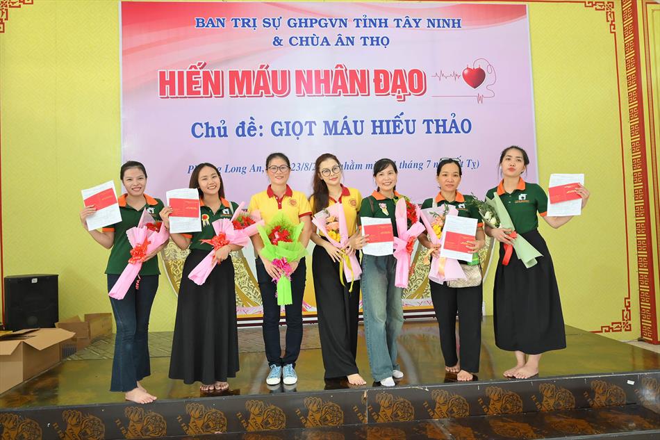 10 KHOẢNH KHẮC ĐÁNG NHỚ 10 KHOẢNH KHẮC ĐÁNG NHỚ