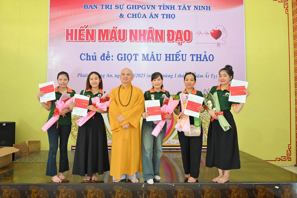 10 KHOẢNH KHẮC ĐÁNG NHỚ 10 KHOẢNH KHẮC ĐÁNG NHỚ