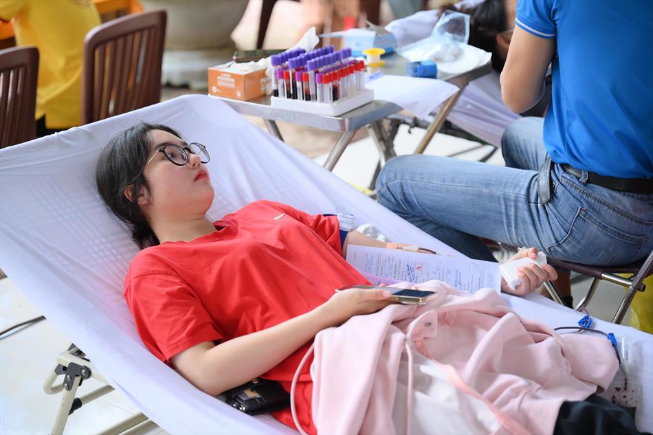 6 HIẾN MÁU TƯƠI ĐẸP 6 HIẾN MÁU TƯƠI ĐẸP