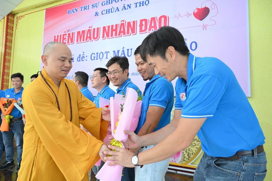 10 KHOẢNH KHẮC ĐÁNG NHỚ 10 KHOẢNH KHẮC ĐÁNG NHỚ