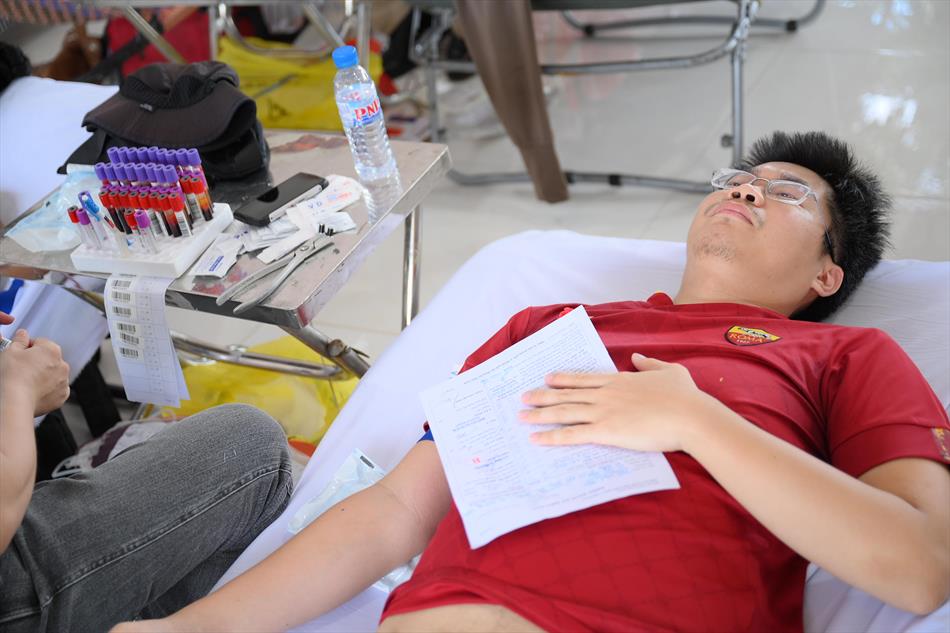 6 HIẾN MÁU TƯƠI ĐẸP 6 HIẾN MÁU TƯƠI ĐẸP